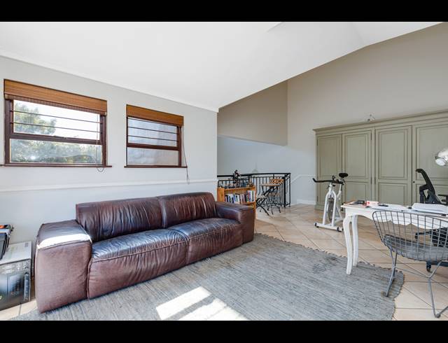 2 BEDROOM DUPLEX FOR SALE IN SUNNINGHILL